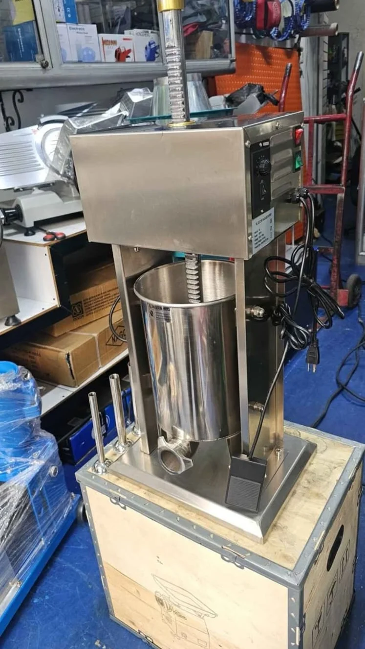 Embutidora Eléctrica de 10 Litros vista 2